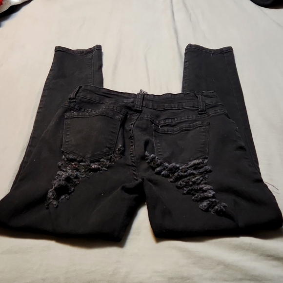 FASHION nova distressed skinny jeans sz. 5/6 - Picture 2 of 2